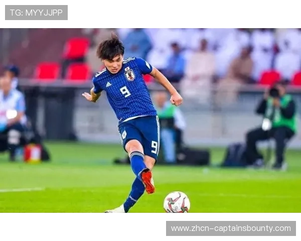 南野拓实法国杯受伤抬出场外，疑似遭遇严重膝伤